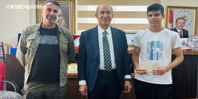 Başkan Büyüksu LGS birincisi Kaya'ya 5 yıllık burs sözü verdi