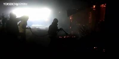 Van'da boş evde yangın korkuttu