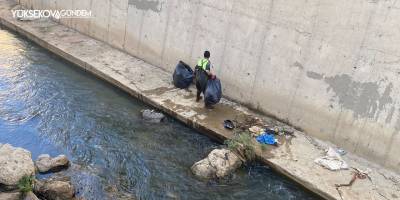 Yüksekova'dan geçen Büyükçay deresi temizlendi