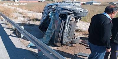 Hafif ticari araç takla attı: 3 yaralı