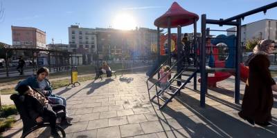 Yüksekova’da vatandaşlar bahardan kalma günlerin keyfini yaşıyor