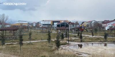 Yüksekova'da havalar soğudu, parklar boş kaldı