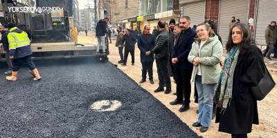 Yüksekova Sanat Sokağı'nda asfalt çalışması yapıldı