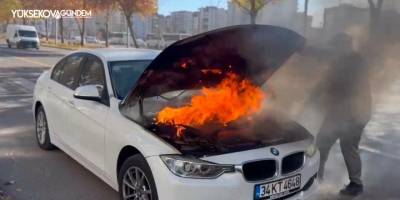 Seyir halindeki otomobilin motoru alevlere teslim oldu