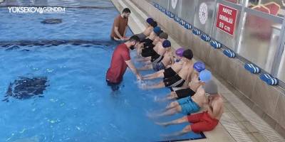 Hakkarili çocuklar GSB tesislerinde yüzme öğreniyor