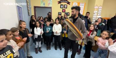 Yüksekova’da halaylı karne dağıtımı