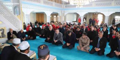 Hakkari deprem şehitlerini unutmadı
