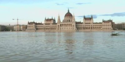 Sel suları parlamento binasına ulaştı