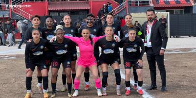 Yüksekova Spor Kadın Futbol Takımı Süper Lig’e Yükseldi!