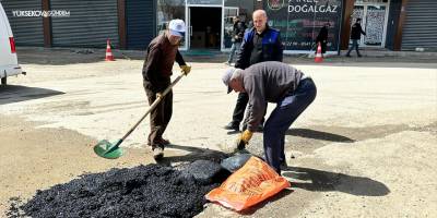 Yüksekova’da Pizok TOKİ Yolunda Yama Çalışmalası yapıldı