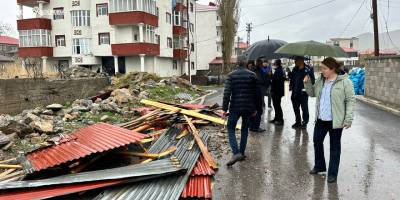 Yüksekova’da Fırtına Zarara Yol Açtı: Eş Başkan Kırmızıgül Vatandaşları Ziyaret Etti