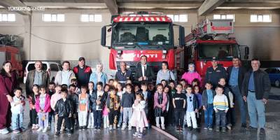 Yüksekovalı Minikler İtfaiyeyi Ziyaret Etti, Hem Öğrendi Hem Eğlendi