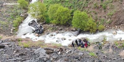 Yüksekova’da İşçi Servisi Dereye Uçtu: 2 Ölü, 3 Yaralı
