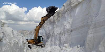 Yüksekova'da Kar Tünelleri Arasında Zorlu Ulaşım Mücadelesi