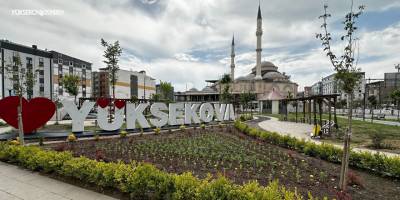 Yüksekova Belediyesi’nden Parklarda Yeşillendirme ve Peyzaj çalışması