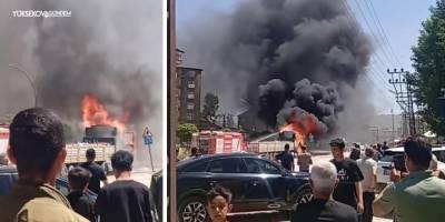 Yüksekova’da Seyir Halindeki Yüklü Tır Alev Topuna Döndü