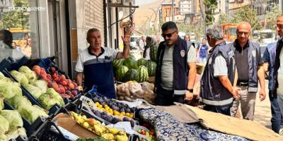 Zabıta Müdürlüğü ekipleri çöp ve kaldırım işgali uyarısında bulundu