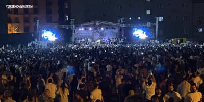 Rojda Şenses’in Yüksekova konserine binlerce kişi katıldı