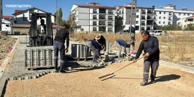 Yüksekova Belediyesi’nden Eş Zamanlı Parke taşı döşeme çalışmaları