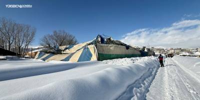 Yüksekova’da Yoğun Kar Yağışı Nedeniyle 6’ncı Halı Saha Çöktü