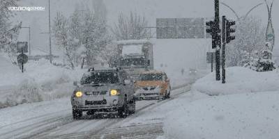 Yüksekova’da lapa lapa kar yağışı
