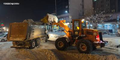Yüksekova'da Gece Boyu Karla Mücadele, Çarşı Merkezi Kardan Arındırıldı