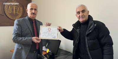 Yüksekova Esnaf Odası’nda Yeni Dönem: Başkan İrfan Sarı Mazbatasını Alarak Göreve Başladı