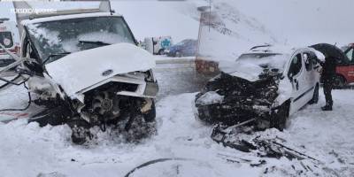 Yüksekova'da trafik kazası 1 ölü ve 14 Kişi yaralandı