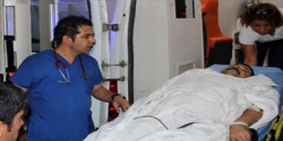 Öğretmen, ağaç yerine ayağını kesti