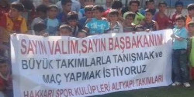 Hakkarili futbolculardan başbakana çağrı