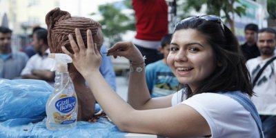 Van sokaklarında heykel çalışması