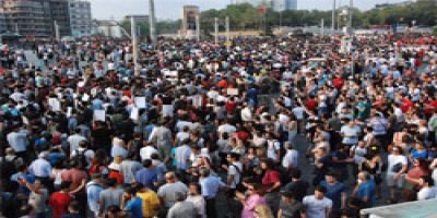 On binler Taksim'i doldurdu