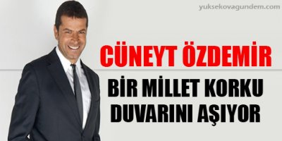 Bir millet korku duvarını aşıyor