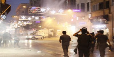 Polis Taksim'de silahına sarıldı!