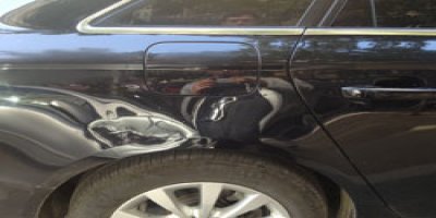 Demirtaş'ın makam aracı tahrip edildi