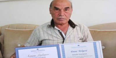 62 yaşında üniversiteden mezun oldu