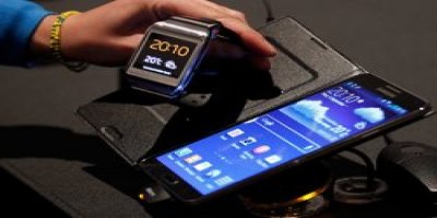 Samsung Galaxy Note 3 ve Gear'ı tanıttı