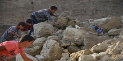 Banka Enkazından Okul Harçlıklarını Çıkarıyorlar