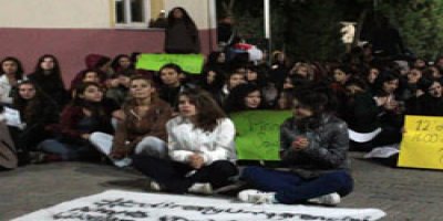 Öğrenciler 3 gündür eylemde