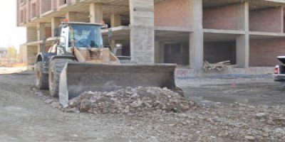 Yeni açılan Cadde'de kaldırım çalışması