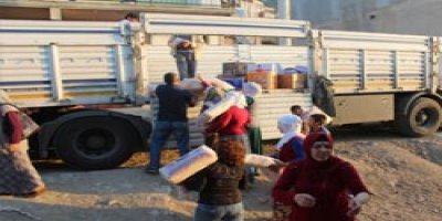 Rojava'ya 4 kamyon yardım