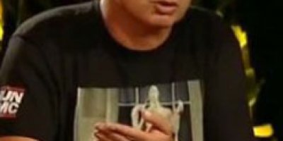 Şemdinli esnafı Umut Kitapevi için kepenk indirdi