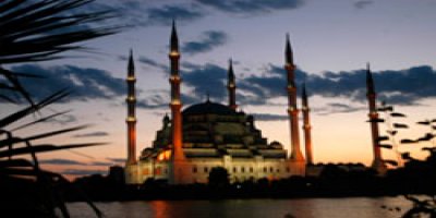 Klimasız cami cemaatsiz kaldı