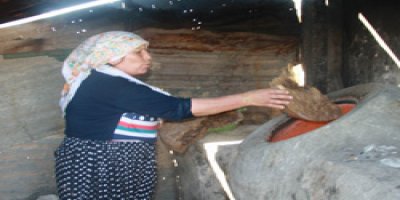 Yoksul yurttaşlar tezekle ısınıyor