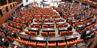 CHP'li vekiller Meclis'e çadır kurdu