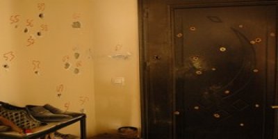 Van'da polisler iki evi taradı