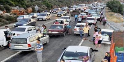 Tsunami söylentisi hayatı felç etti