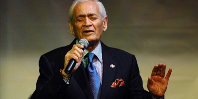 Adnan Şenses hayatını kaybetti