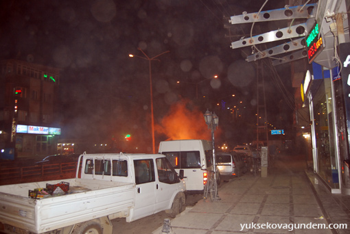 Yüksekova'da Gerginlik,Gençler Panzere Tırmandı