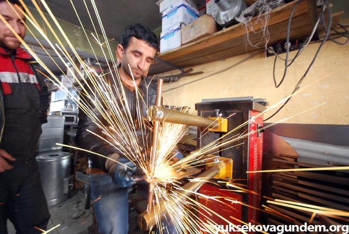 Yüksekova'da sobacılar teknolojiye direniyor